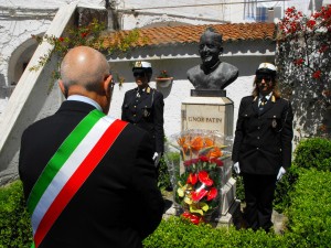 omaggio al monumento dedicato a don Antonio Forcina al Cancello di Castellone