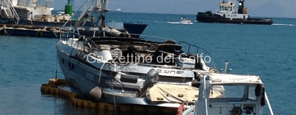yatch gaeta incendio lungomare
