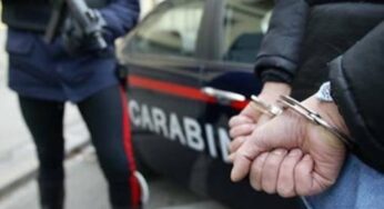 Molestie alla fermata del bus, arrestato