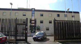 Gambizzato in casa davanti al figlio della compagna