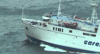 Cade da traghetto a Ischia, recuperato dopo 5 ore