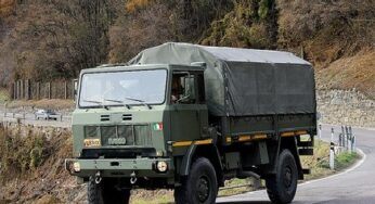 Camion in burrone volo di 30 metri, muore militare