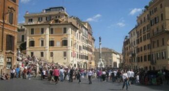 Bandito solitario rapina banca armato di candelotti di dinamite