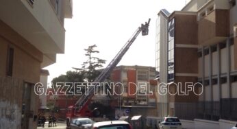 Gaeta, si stacca grondaia: intervengono i Vigili del Fuoco