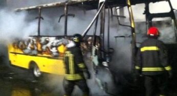 Sezze, sei scuolabus in fiamme
