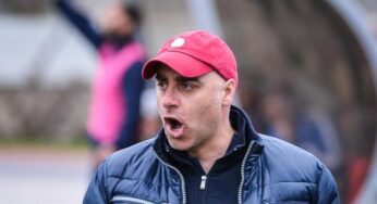 DICHIARAZIONE DI MISTER MELCHIONNA: “STRAVATO HA VOLUTO GIOCARE LO STESSO IN MEZZO AL FANGO. SU UN CAMPO NORMALE LI AVREMMO BATTUTI COME ALL’ ANDATA. NON LO CONSIDERO UN INTERLOCUTORE VALIDO E CAPACE”
