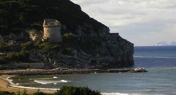 Ventenne muore cadendo dalla scogliera