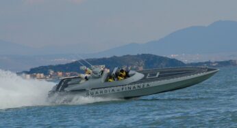 Gaeta, La Guardia di Finanza salva due diportisti nelle acque di punta stendardo