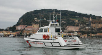 Peschereccio affonda al largo di Punta Stendardo, uomo messo in salvo dalla Guardia Costiera