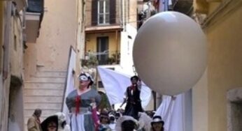 “Il cancello delle favole”, il festival del teatro per ragazzi a Castellone