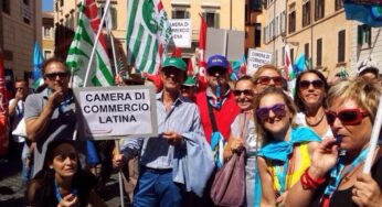 Riforma Renzi e lo smantellamento delle Camere di Commercio. La protesta dei dipendenti di Latina
