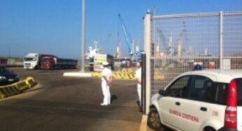 Gaeta, controlli in porto della capitaneria per la movimentazione pet-coke