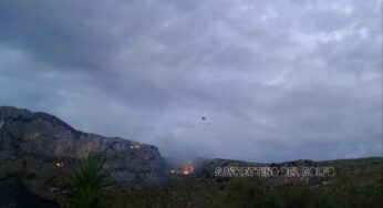 Gaeta, in fiamme monte Moneta