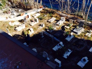 Il cimitero di Ponza prima della pulizia