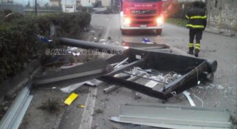 Violento impatto all’alba, tre ragazzi feriti