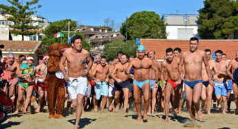 Capodanno, il freddo non ferma il tuffo dei gaetani. In tantissimi a Serapo ***Foto-Video***