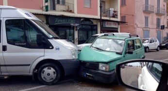 Gaeta, scontro frontale tra furgone ed auto