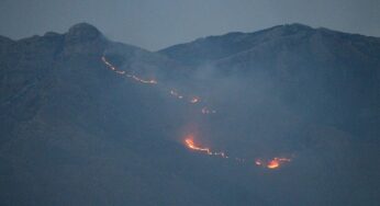Ancora fuoco sulle montagne del Golfo. Guarda le foto