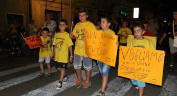 #Itri, grande partecipazione cittadina alla fiaccolata spenta in segno di ribellione contro gli incendi