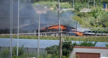 Capannone in fiamme a #Terracina: animali all’interno salvati dai Vigili del Fuoco