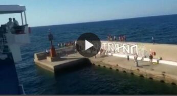 Traghetto urta la banchina di #Ventotene. Guarda il #video