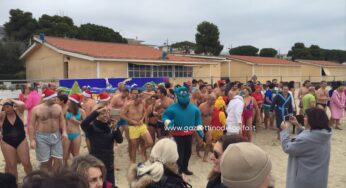 #Gaeta: tutti in acqua per la 10ª edizione di “Un #tuffo nel nuovo anno” **FOTO**