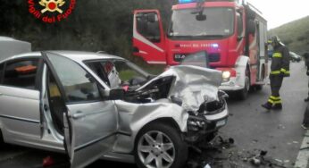 #Gaeta, schianto in via dell’Agricoltura: intervengono i #VigilidelFuoco.Due feriti