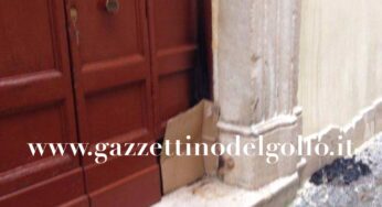 #Gaeta, vandali in azione. Danneggiato il portone di S. Cosmo vecchio