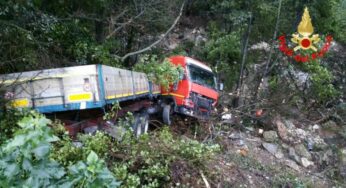 Grave incidente sulla #Cassino-#Formia. Tir finisce nel dirupo. Muore l’autista