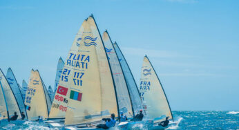 Giles Scott, a suo agio nel vento forte, guadagna la testa del campionato