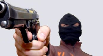 Gaeta, rapina a mano armata in via Veneto: malvivente si dà alla fuga