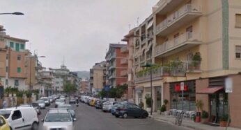Gaeta/Voragine in C.so Italia: cede l’asfalto, camion ci finisce dentro