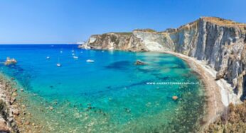 Ponza: Tuffo a Chiaia di Luna, denunciati 10 bagnanti per inottemperanza all’ordinanza di divieto d’accesso
