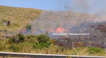 Vasto incendio a Gaeta: elicotteri a lavoro. **VIDEO**