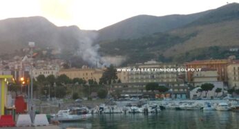 Formia: Fiamme a Mola. Mezzi aerei per spegnere l’incendio **FOTO**