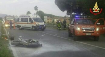 Grave incidente sulla Flacca, la moto prende fuoco dopo l’impatto. Centauro soccorso in eliambulanza
