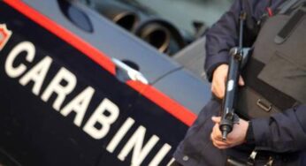 Minturno: Incidente mentre viene portato in carcere. Ferito l’uomo che ha preso a martellate la moglie