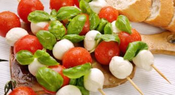 Estate/Coldiretti: Cibi da spiaggia, boom di insalate macedonia e caprese. Out lasagne e parmigiana