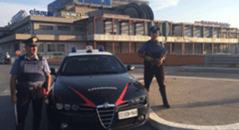 Furto di cosmetici al centro commerciale. Arrestate due donne