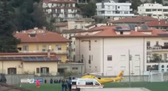 Itri, si ribalta betoniera. Interviene eliambulanza