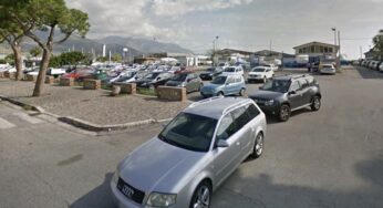 Gaeta/Furto di gomme e fari su una vettura in sosta