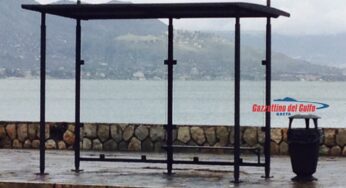 Gaeta/Il vento ribalta una pensilina in Piazza Carlo III
