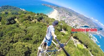 Gaeta, climber scala l’antenna di Monte Orlando. Foto spettacolare