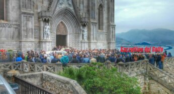 Tanta commozione per l’ultimo saluto a Roberto Sasso