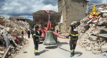Zone terremotate, Vigili del Fuoco recuperano due grosse campane (#Fotogallery)