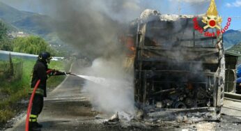 Maenza, pullman a fuoco. Intervengono i Vigili del Fuoco