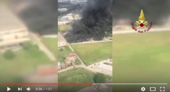 Incendio Pomezia: Le immagini dall’elicottero dei vigili del fuoco (#video)