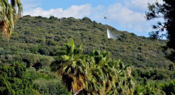 Gaeta, principio d’incendio su Monte Orlando: elicottero in azione