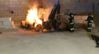 Itri, in fiamme escavatore in un’azienda
