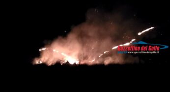 Terribile incendio nella notte a Sperlonga: fiamme nei pressi delle abitazioni, persone in fuga (VIDEO)